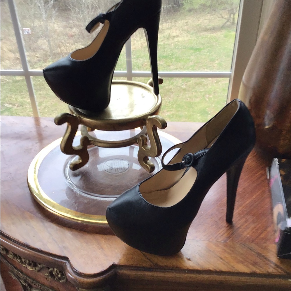 Shoes - Picture 2 of 2